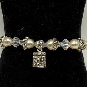 🐱 5 for $10.  Silvertone & Pearl Bracelet